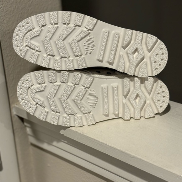 Palladium Pampa White Ankle Boots Shoes Womens Sz 5.5 Youth Sz 4Y 96693-116 - Picture 8 of 10